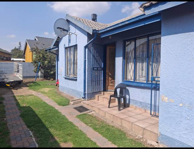 3 BEDROOM FREEHOLD FOR SALE IN BIRCH ACRES